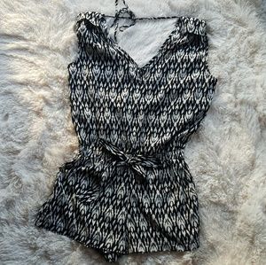 🍀[Forever 21] Ikat print romper
